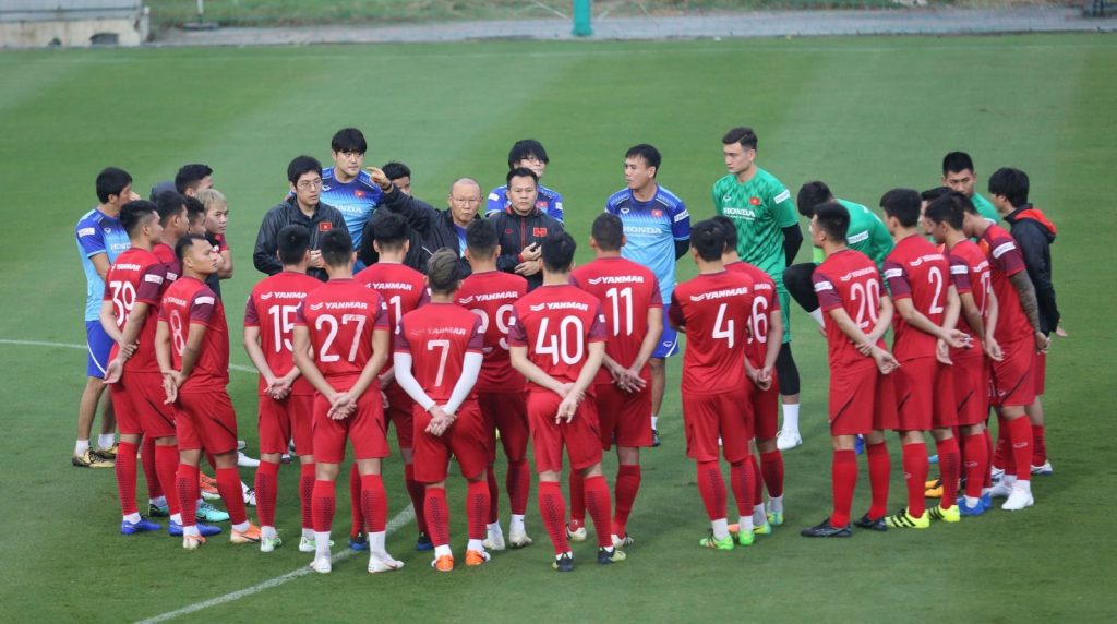 Thầy trò HLV Park Hang-seo có nguy cơ cao phải đá sân trung lập
